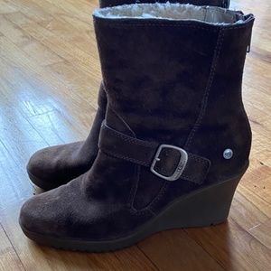 UGG Australia Womens Brown Suese Gisselle 5593 Wedge Boots Back Zip Sz 8M